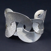 Textured Linked Rings