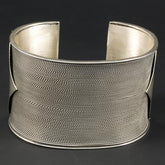 Lined Bracelet Short
