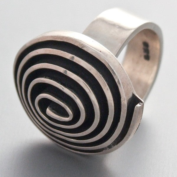 Hipnotic Ring