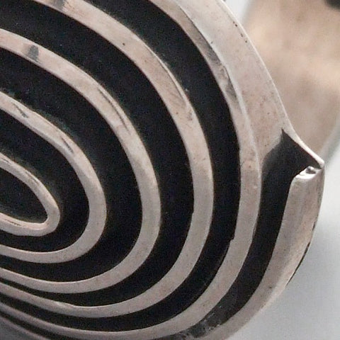 Hipnotic Ring