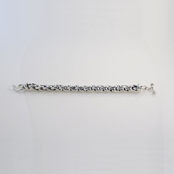 Bracelet With Twisted Links