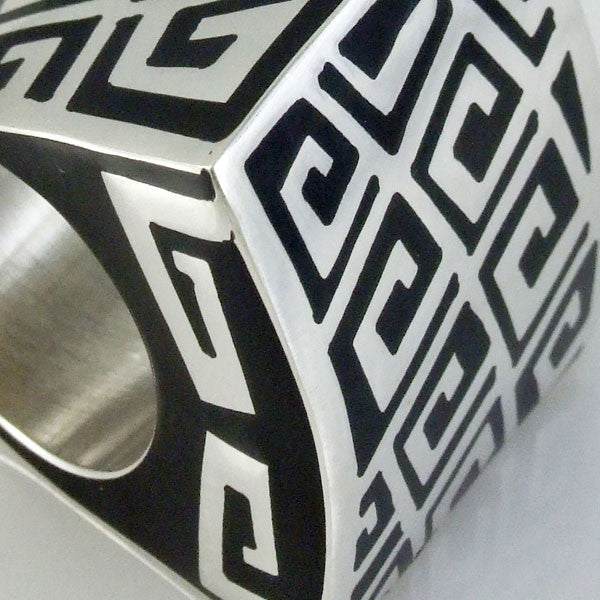 Onys Ring