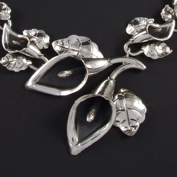 Flowered Plain Necklace
