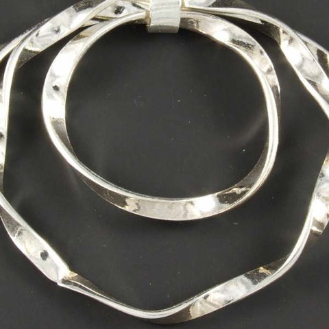 Twisted Plain Circles