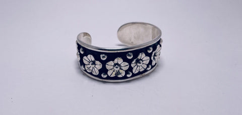 Medium Flower Oxidized
