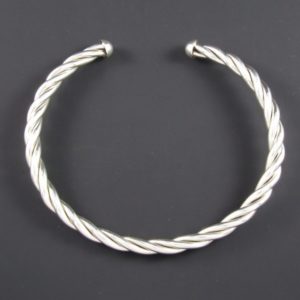 Interlaced Wires Plain Necklace